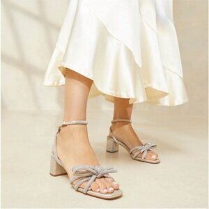 LOEFFLER RANDAL Mikel Bow Mid-HeelSandal in Cappuccino Size 6